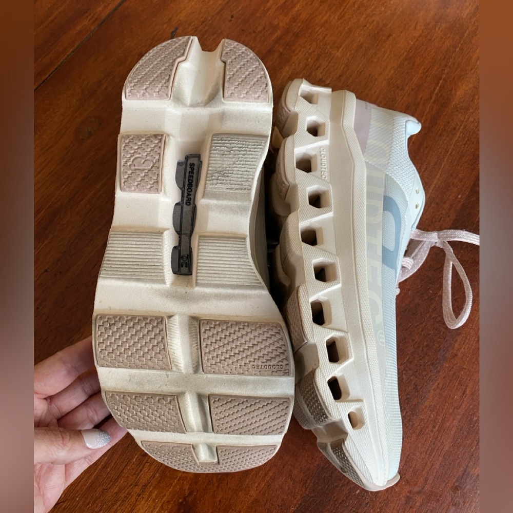On Running Women's Cream and Pink Running Shoes 7.5 - Picture 15 of 16
